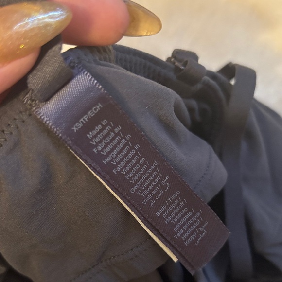 SKIMS Black fits every body Camisole Top NWOT - Picture 2 of 5